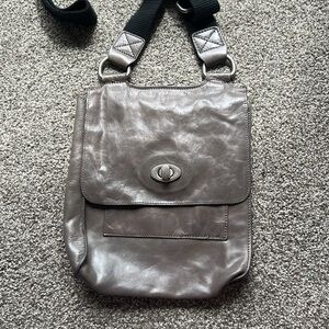 EUC Women’s Gray Leather BO BO BAGS CA